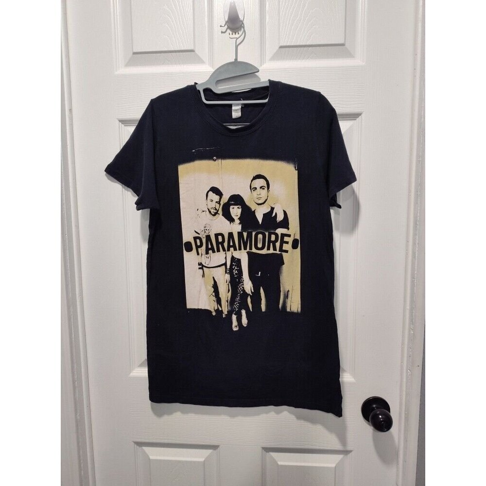 Paramore Shirt Black Graphic Concert Unisex Cotton Shirt Sz XXL runs small‎